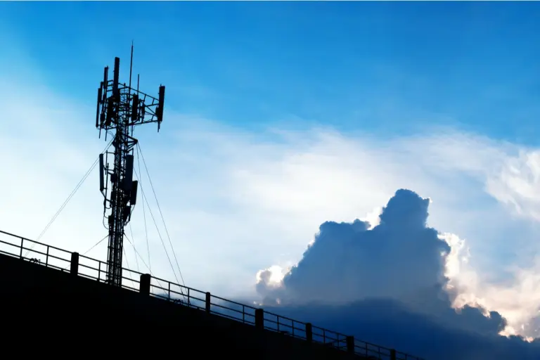 How to integrate 5G antennas in small devices